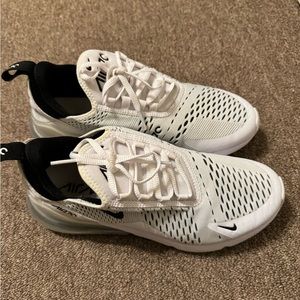 Nike women’s air max 270